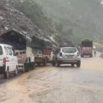 Uttarakhand Weather: प्रदेश में ऋषिकेश-यमुनोत्री हाईवे सहित 100 सड़कें बंद, आज पहाड़ों में भारी बारिश का अलर्ट