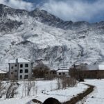चमोली: बर्फ की मोटी चादर में ढका माणा पास का देवताल, रास्ता बंद होने से पहुंचना मुश्किल, तस्वीरों में देखें